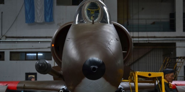 Descubr&iacute; c&oacute;mo se restauran aviones hist&oacute;ricos en los hangares de la Base de Mor&oacute;n