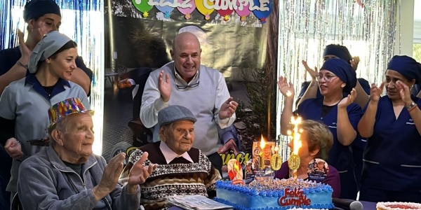 &iexcl;100 veces feliz cumplea&ntilde;os! Leoncio celebr&oacute; un siglo de vida en el Hogar del Dr. Ovando