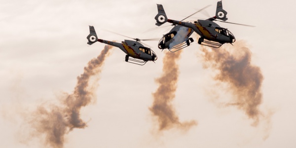 Show a&eacute;reo hist&oacute;rico sobre Buenos Aires: la Patrulla Aspa se present&oacute; frente a Aeroparque