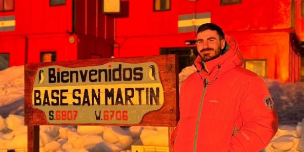 El primer argentino en graduarse en la Antártida es de Hurlingham