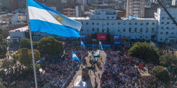 Morón celebró el Día de la Bandera con una masiva promesa estudiantil