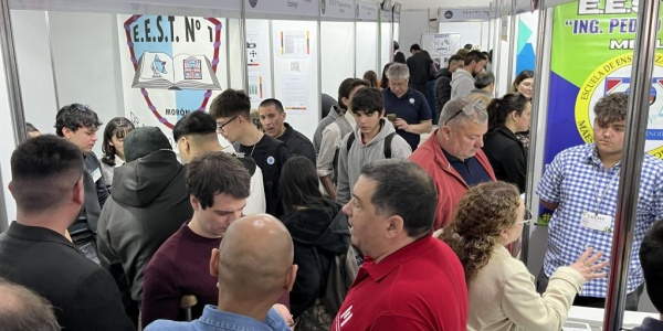 La Expo UIO TEC reuni&oacute; a estudiantes, empresas y proyectos innovadores en La Cant&aacute;brica