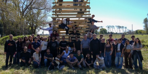 Estudiantes de la UM construyeron miradores para avistaje de aves en General Lavalle