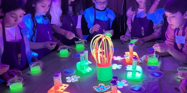 Vacaciones de Invierno: ciencia, experimentos y shows de las Guerreras K-Pop en Castelar