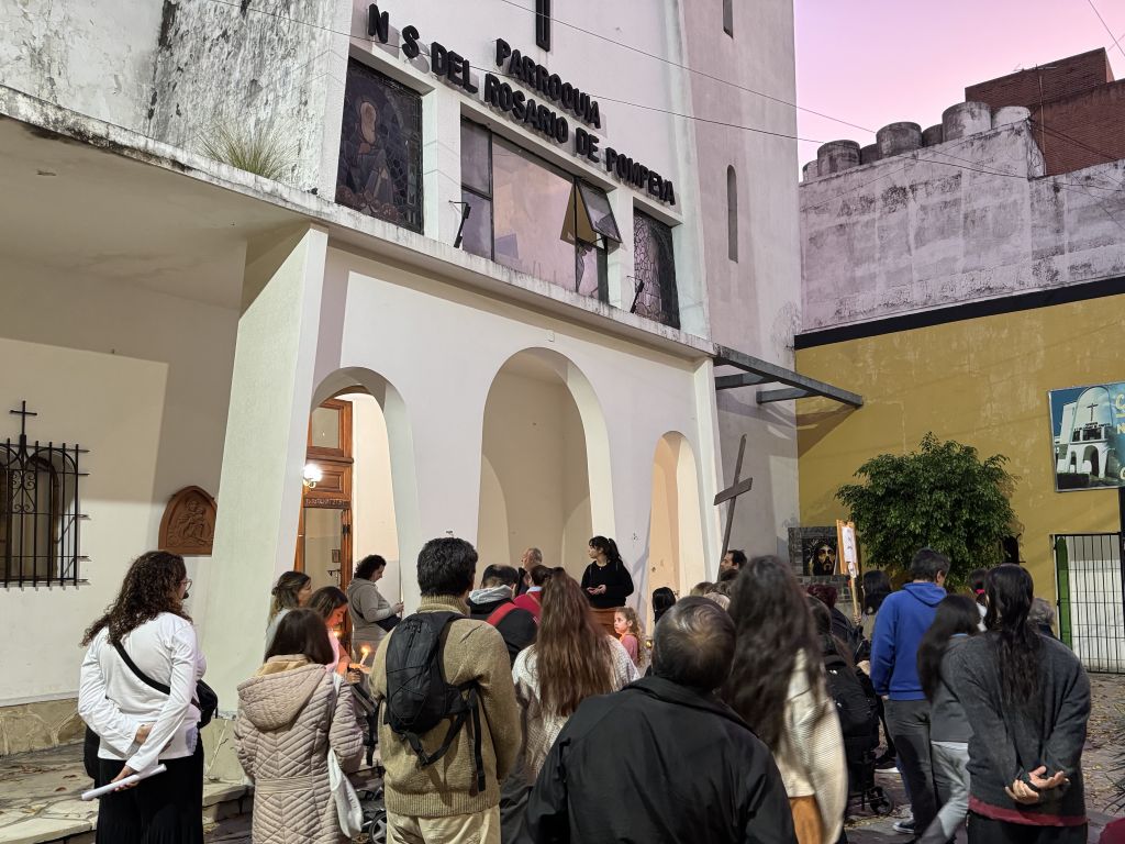 Llegada a la Parroquia Nuestra Señora del Rosario de Pompeya. 