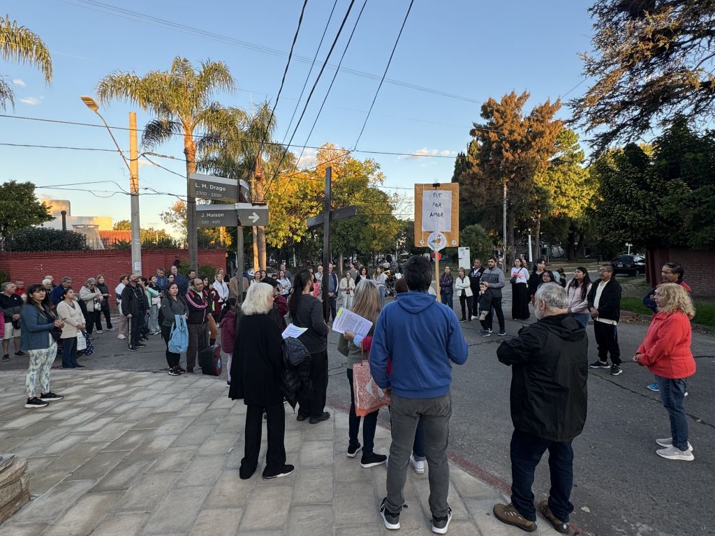 Parada en la esquina de Maison y Drago. 