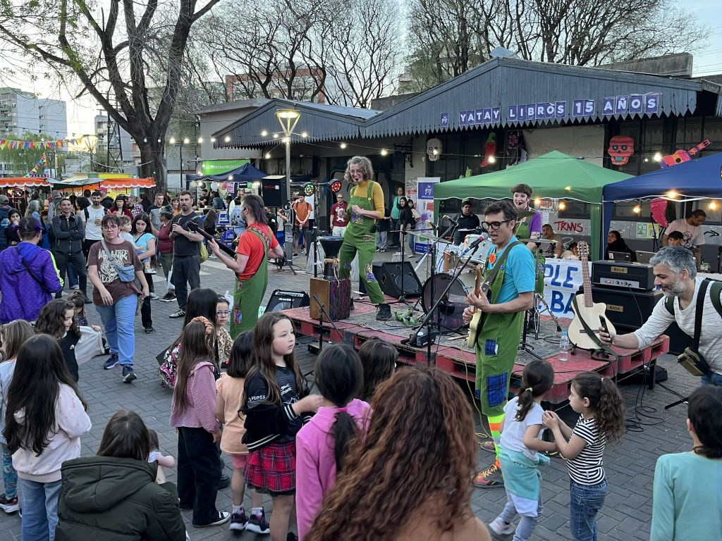 Yatay Libros celebr&oacute; sus 15 a&ntilde;os con un fiest&oacute;n en las calles de Haedo