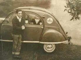 Juan Carlos Policicchio con su primer auto en 1966